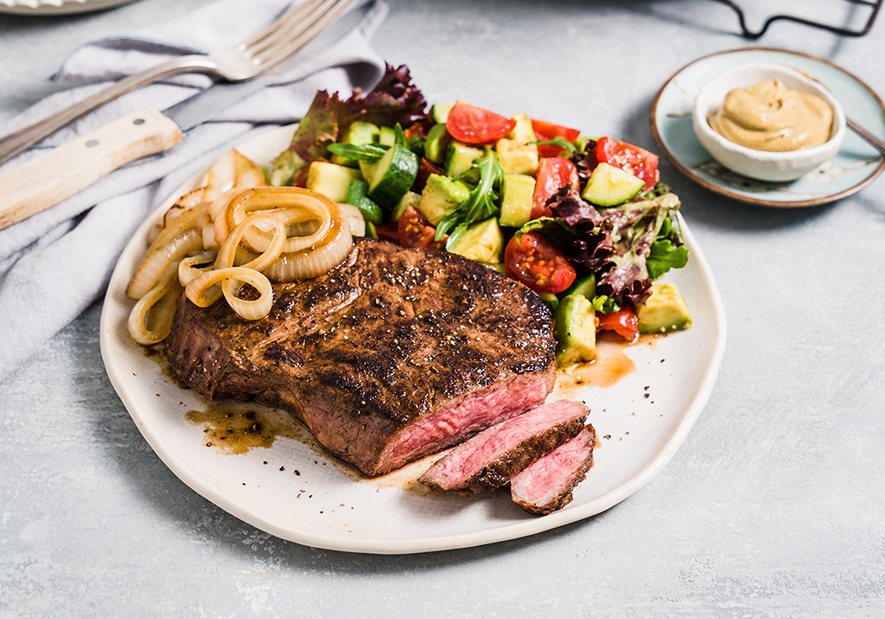 beef butchers sirloin steak & mixed green salad